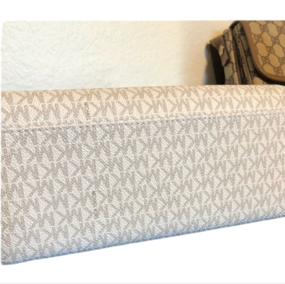 MICHAEL KORS JULIANA MONOGRAM VANILLA 3 PIECE WALLET SET NWT - Picture 4 of 6